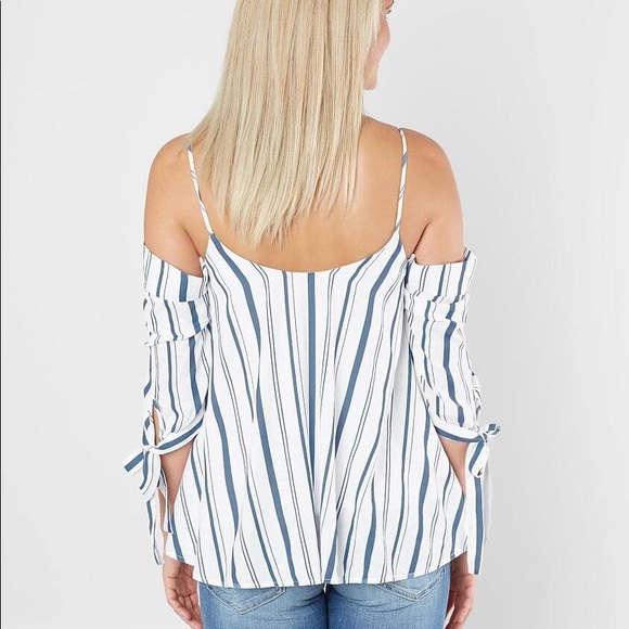 BKE Tops - Ontheland Striped Cold Shoulder Top Small